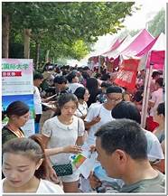 ppt大赛高手过招 学会展策划与管理的 老师布置了一个PPT 展会
