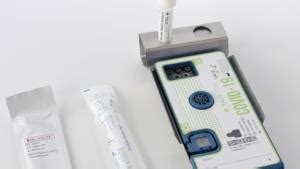 两度换将仍亏3亿 为何半年两度裁员