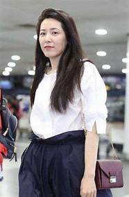 都说曾黎是“冻龄女神” 44岁曾黎出场看呆张柏芝 52岁许晴美貌依旧在线