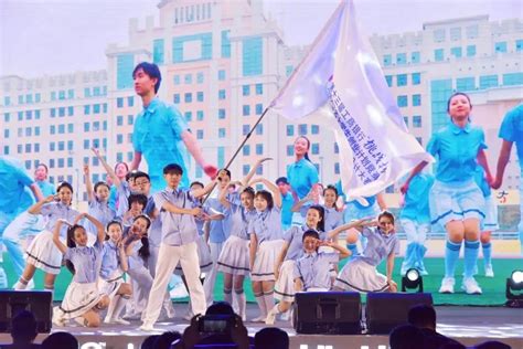 第十三届中国工商银行“挑战杯”黑龙江省大学生创业计划大赛暨首届大学生创意设计大赛开幕。