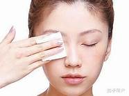 熬夜黑眼圈怎么去除 教你一个方法 每天五分钟就能淡化眼圈