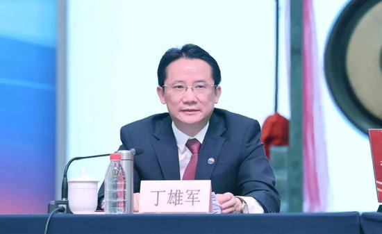 大富翁开新局：茅台携100亿元入场，头部酒企争做LP