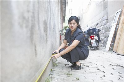 五次上门调解 化解一墙之争