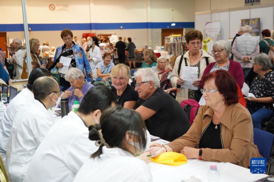 通讯：中医义诊在匈牙利受欢迎