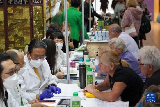 通讯：中医义诊在匈牙利受欢迎