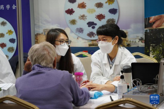 通讯：中医义诊在匈牙利受欢迎