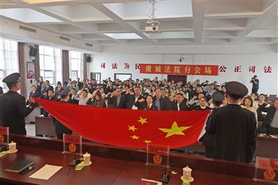 “无袍法官”许下坚定誓言