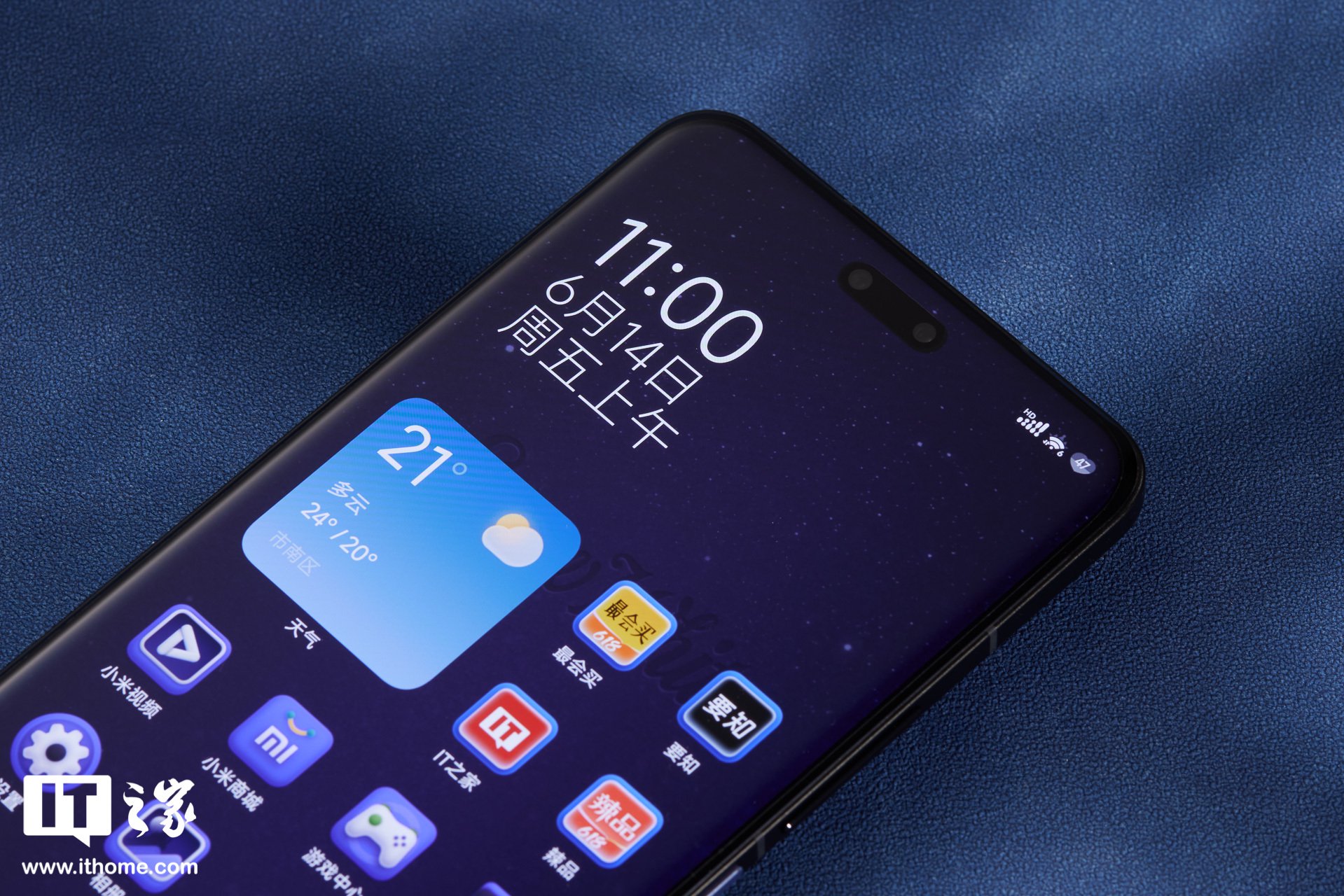 【IT之家开箱】小米 Civi 4 Pro 迪士尼公主限定版图赏:内嵌“魔镜”的深度定制机