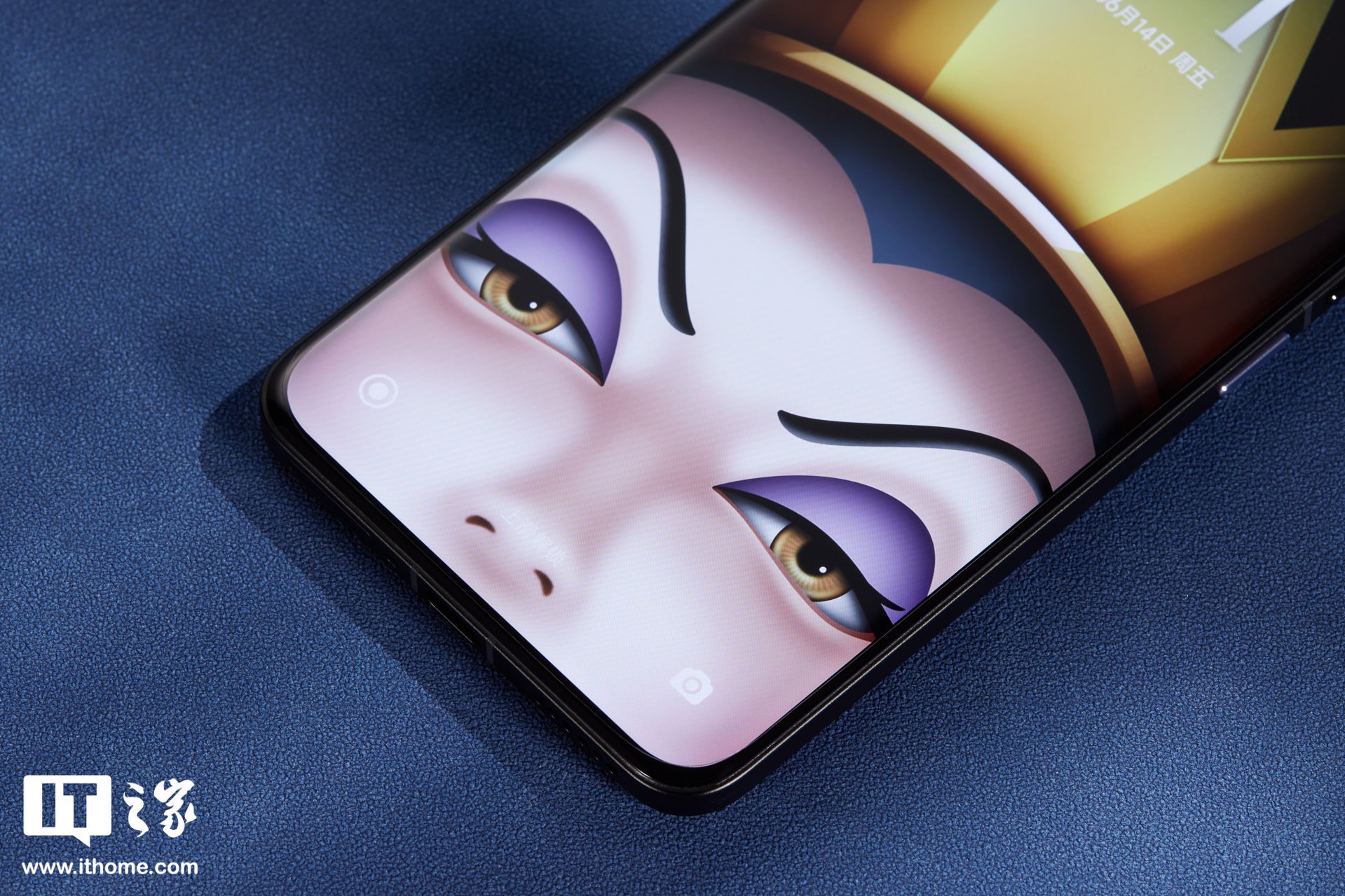 【IT之家开箱】小米 Civi 4 Pro 迪士尼公主限定版图赏:内嵌“魔镜”的深度定制机