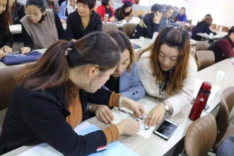 解答！女大学生如何创业"专业解答"