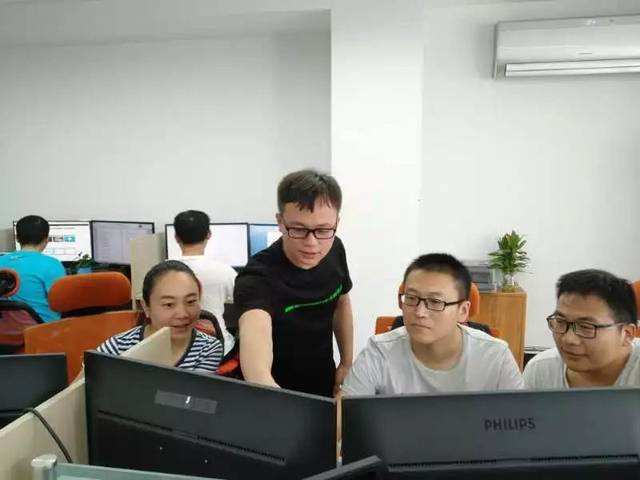 热点！大学生创业故事