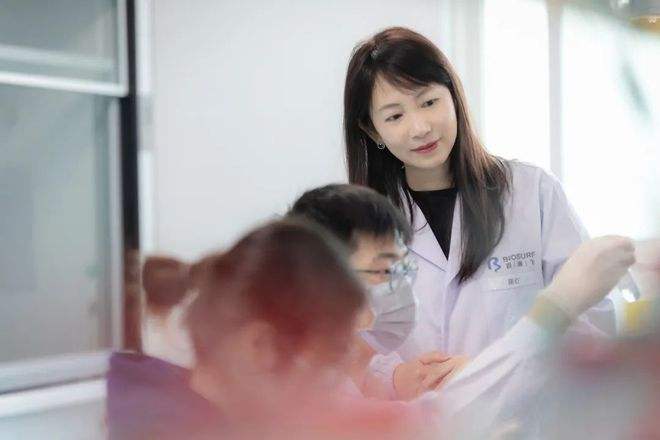 求答案！8个稳赚的女性创业