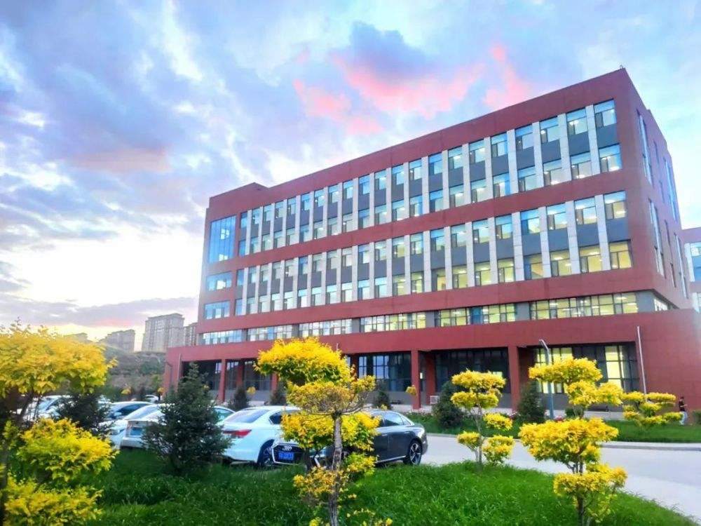 解释！内蒙古大学创业学院官网