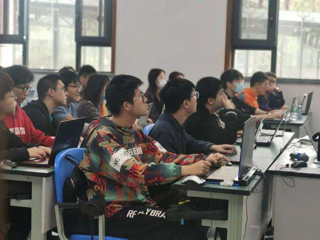 求答案！四川大学生创业"在线解答"