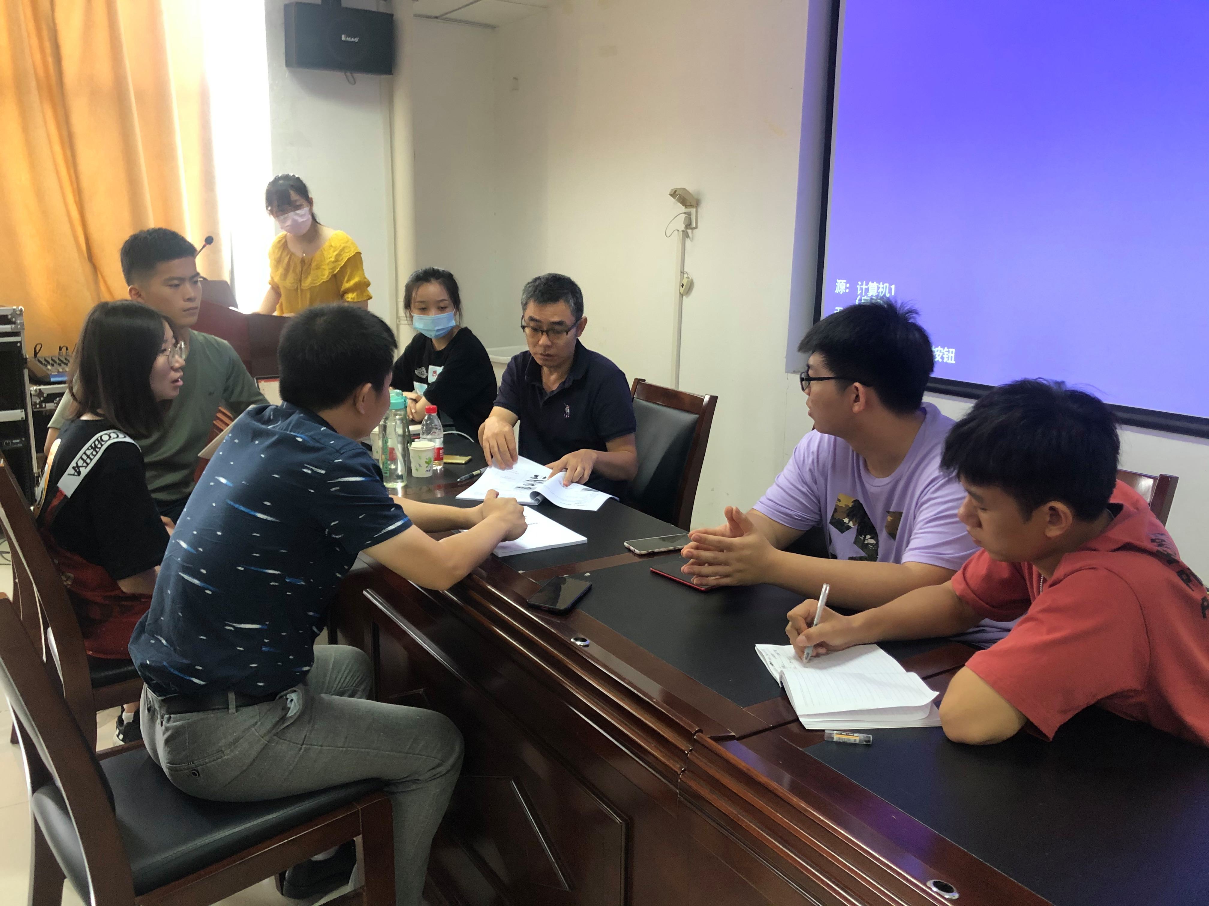 热点！大学生自己创业