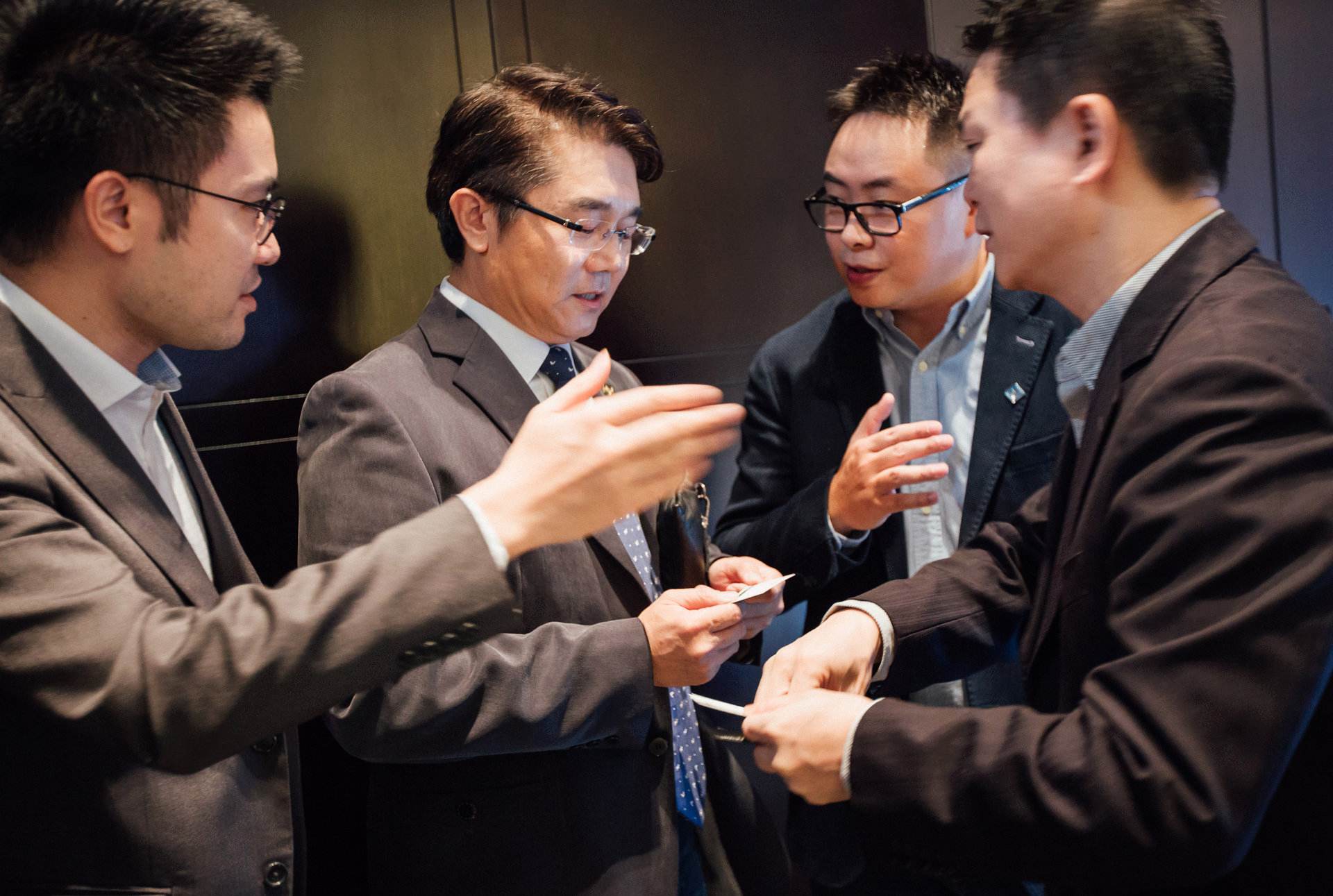 求答案!成功人士的创业故事 求答案!成功人士的创业故事