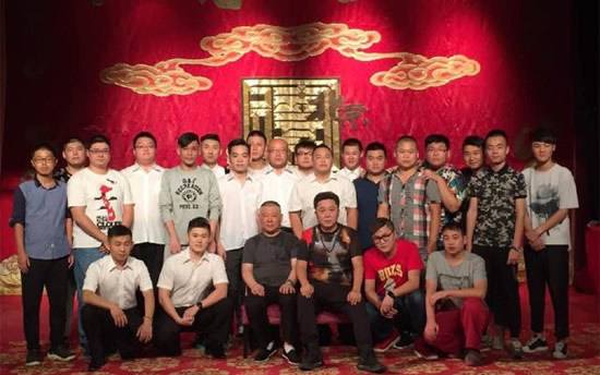 达人分享！德云社高峰老婆“一抹红尘”