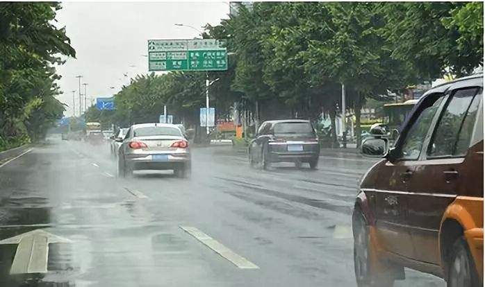 讲解！汽车被水淹了怎么处理“一抹红尘”