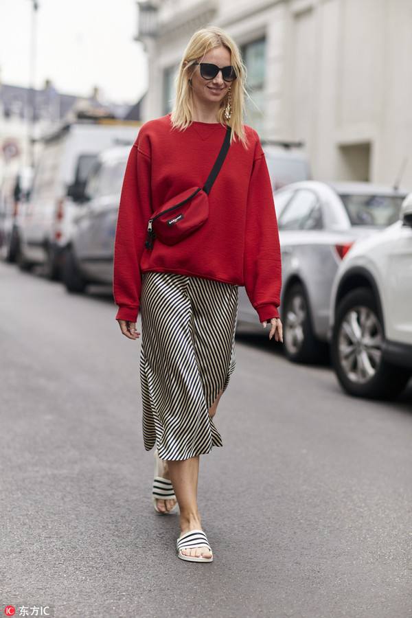 讲解！刘烨躺炕遭网友调侃“典则俊雅”