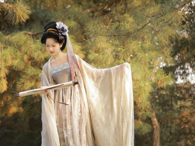 分析！抖包袱是什么意思“一抹红尘”