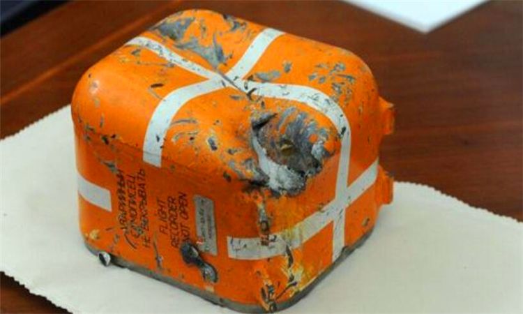 讲解！飞机黑匣子是什么颜色“星星点点”