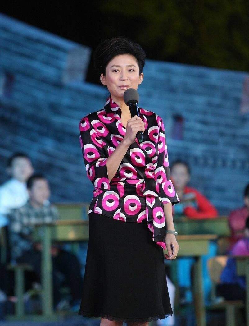 分析！王小丫素颜“星星点点”