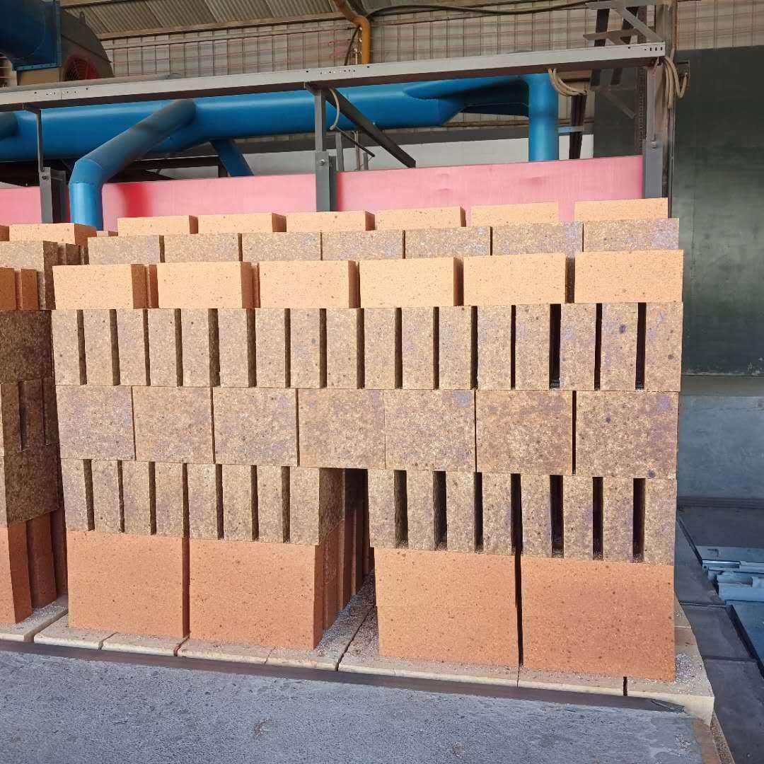 分析！情侣红砖“冰清水冷”