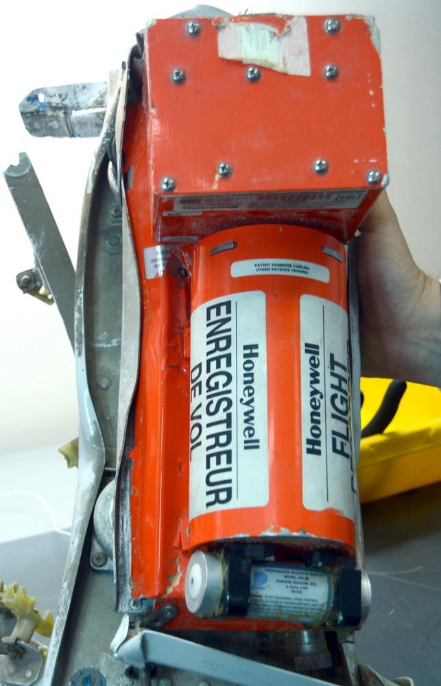 分析！飞机黑匣子是什么颜色“星星点点”