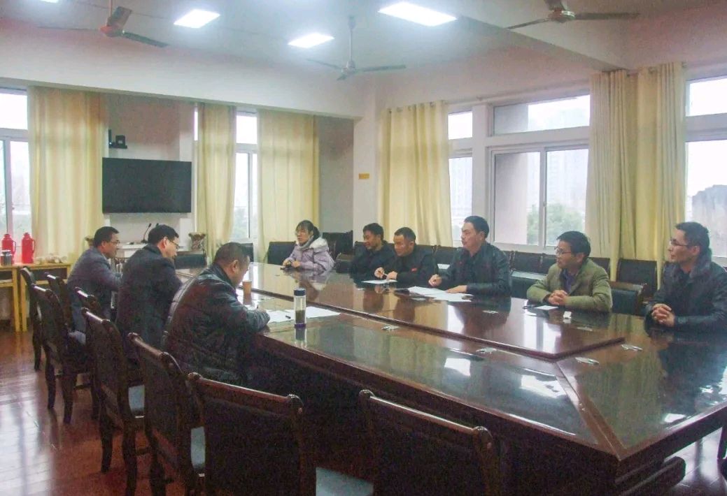 讲解！东华高级中学学费“桃红柳绿”