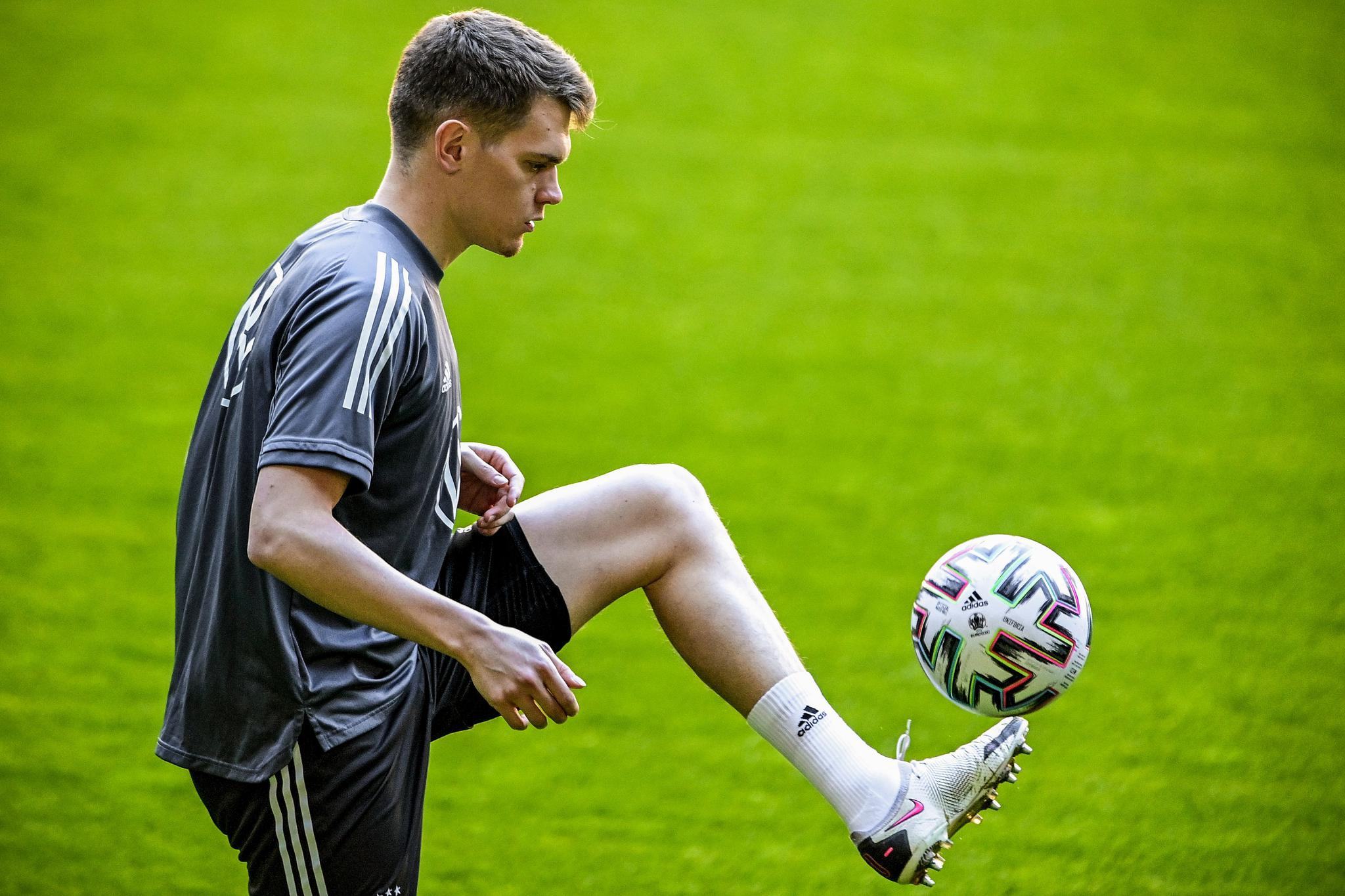 分析!德国守门员“高情逸态” 分析!德国守门员“高情逸态”