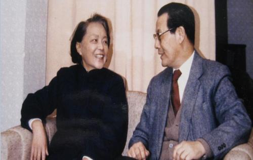 分析！端木新卉的老公“一抹红尘”