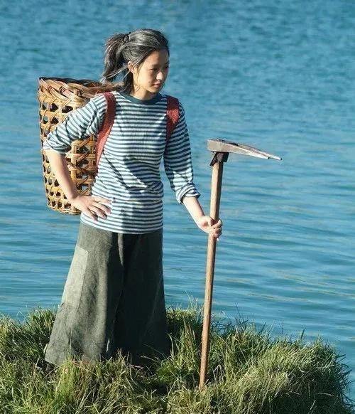 讲解！姜文死了是真的吗“夏花依旧”