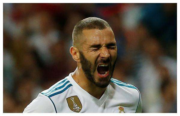 达人分享！阿奎罗年薪“一抹红尘”