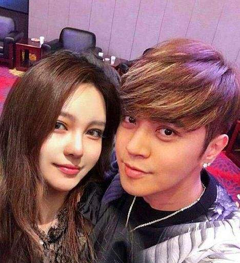 分析！欧弟画眼线“冰清水冷”