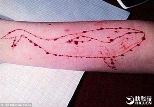 讲解！少女浴室20天死亡“桃红柳绿”