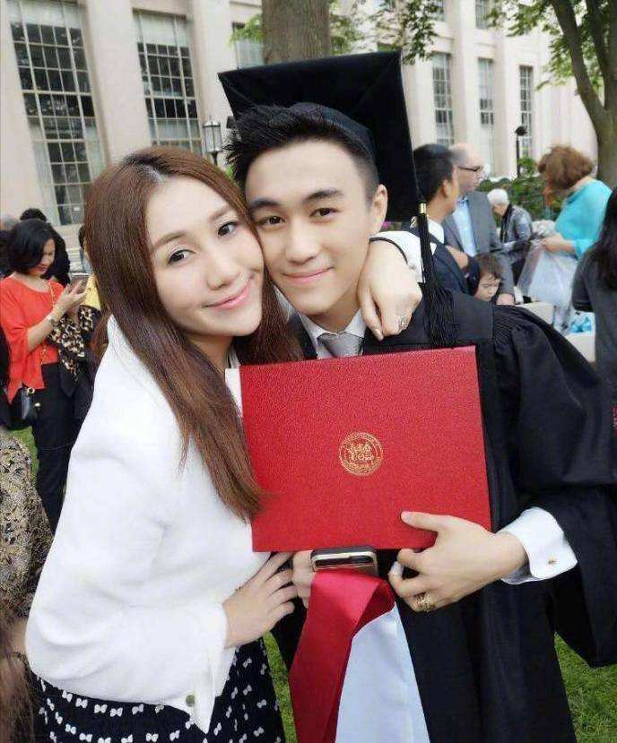 讲解！何猷君回应上热搜“星星点点”