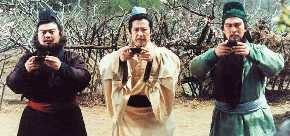 分析！温酒斩华雄第几集“星星点点”