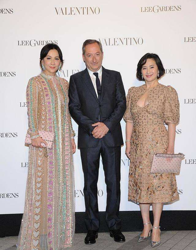 分析！何鸿燊身高“夏花依旧”