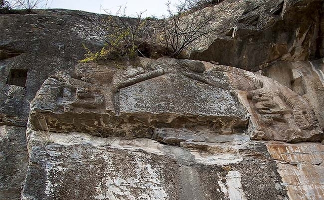 讲解！石碑样品“星星点点”