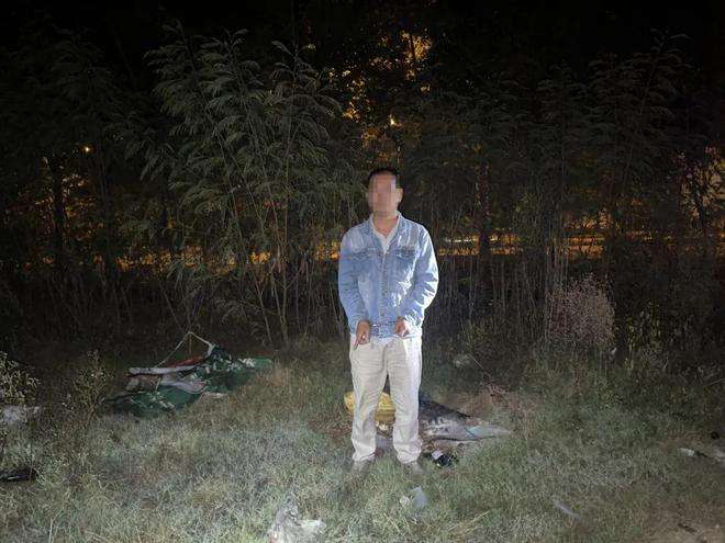 分析！黄某某进京“一抹红尘”