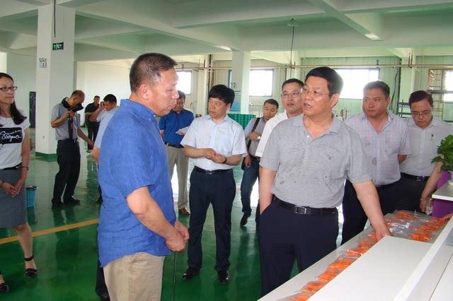 讲解！李玉刚那里人“一抹红尘”