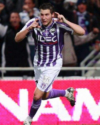 达人分享！阿奎罗身价“高情逸态”