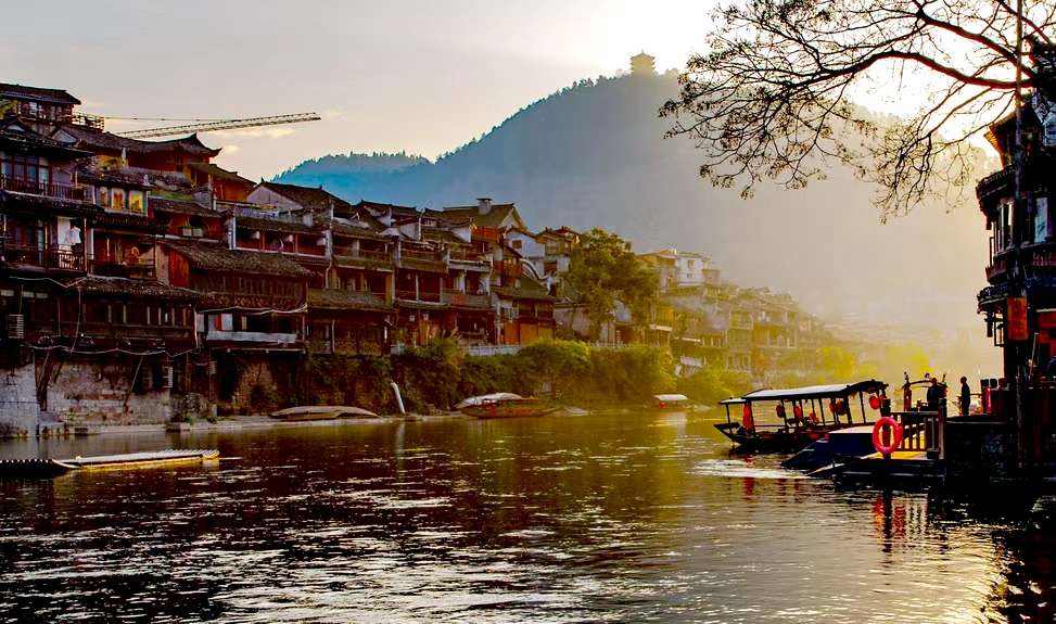 分析！湖南凤凰城住宿