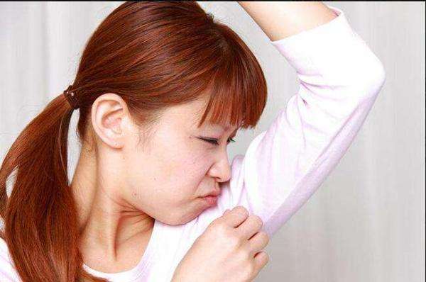 达人分享！阿根廷议员开会时吻妻子胸部“纯一不杂”