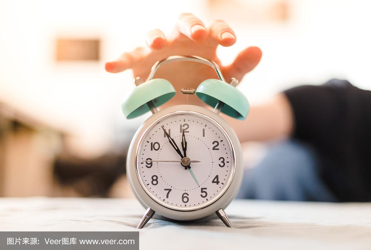 讲解！醒来发现男人某物还在身体里“典则俊雅”