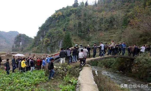 分析！四人不回头是什么意思“一抹红尘”