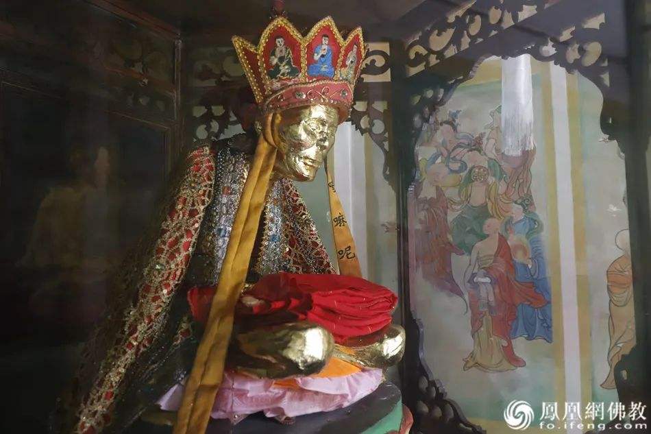 讲解！巴黎僧服“高情逸态”