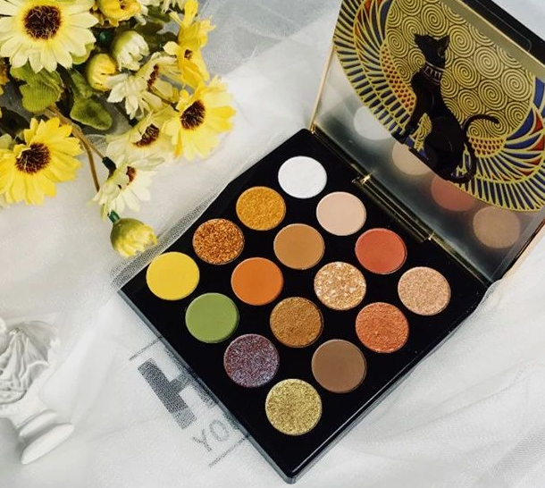 分析！怎么样化大眼妆“一抹红尘”