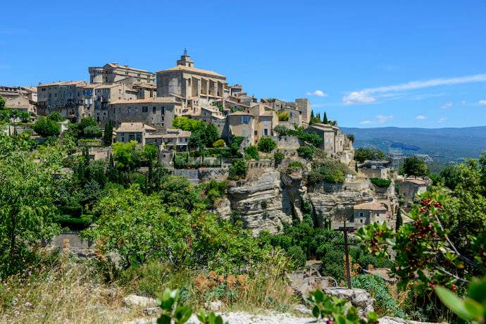 分析！石头城是哪个国家“一抹红尘”