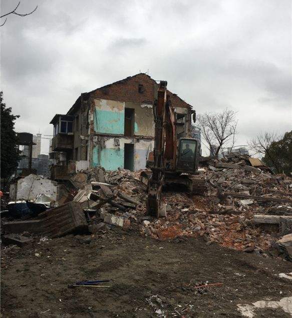 详情！取消两城一家“一抹红尘”